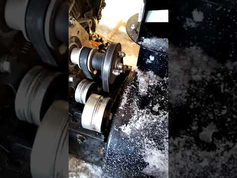 Видео: Ремонт снегоуборщика не кидает снег проскальзывает ремень