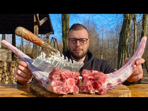 Видео: Говяжьи хвосты с овощами, обжаренные под крышкой. У вас наверняка будут липкие пальцы.