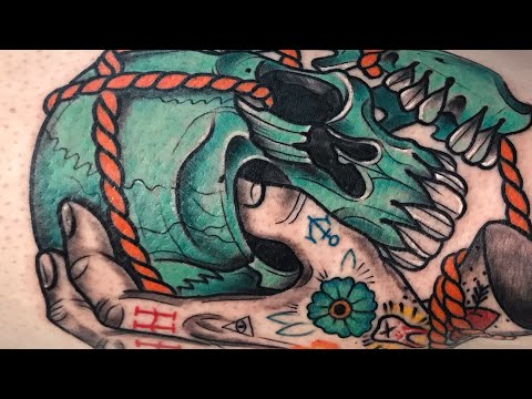 Видео: Нео традиционный череп тату промежуток времени