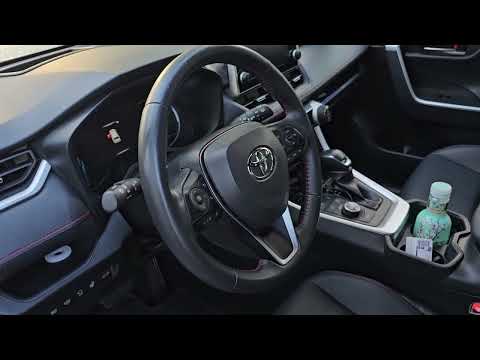 Видео: Toyota RAV4 Plug IN Hybride 2021. Двигатель и салон