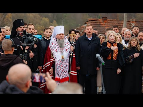 Видео: З Блаженнійшим Епіфанієм відкрили монумент Патріарху Романюку у рідному Хімчині #епіфаній