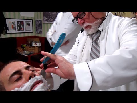 Видео: 💈 Итальянский парикмахер старой школы — бритье опасной бритвой и горячим полотенцем