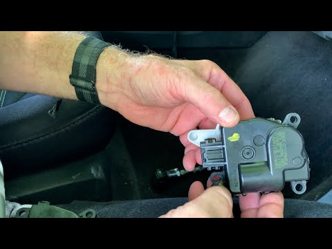 Видео: Замена двигателя привода дверцы Blend