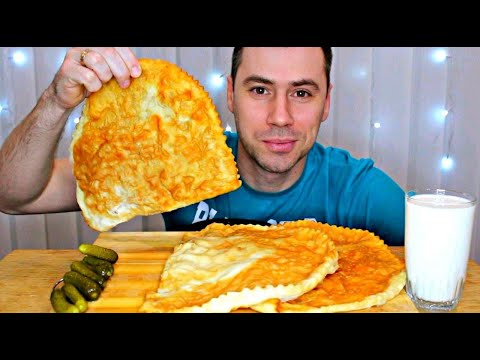 Видео: MUKBANG Огромные чебуреки с мясом /  МУКБАНГ /  ASMR / Мукбанг Сеня / eating show / 먹방