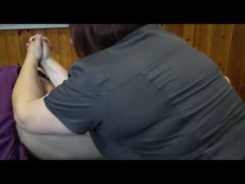 Видео: Гавайский массаж Ломи - Ломи. Область ног.