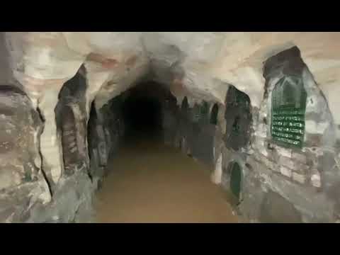 Видео: Пещеры Псково-Печерского монастыря