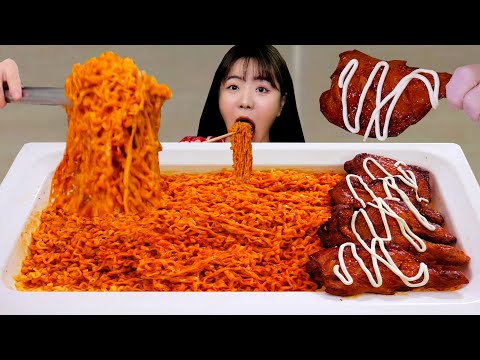 Видео: Шоу суперразмерной лапши Nuclear Fire и жареной курицы на гриле по-ямайски ㅣ MUKBANG