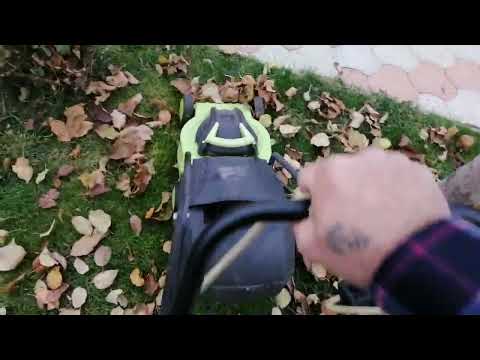 Видео: Уборка листвы с помощью газонокосилки.