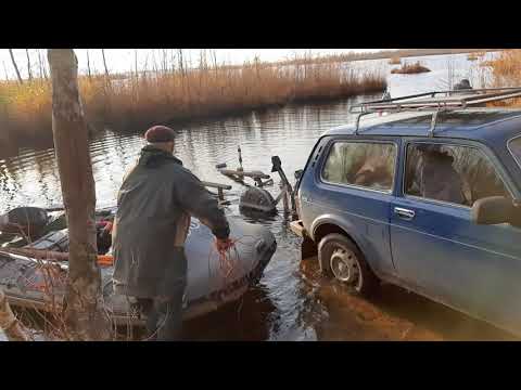 Видео: Ролики на домкратах для загрузки лодки ПВХ  на Курганский лодочный прицеп 8213 03