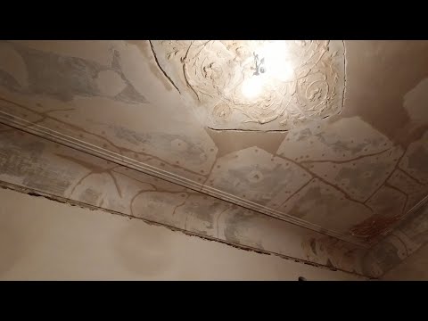 Видео: День 76-77. Штукатурка и молдинг по месту. Восстановление и реставрация потолка с лепниной и дранкой