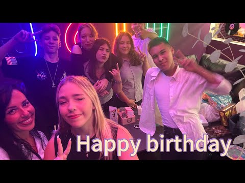 Видео: VLOG. Мое 15 день рождения. Съездили в караоке