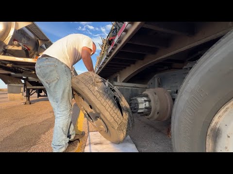 Видео: На ходу взорвалась колесо на грузовике Volvo VNL 🇺🇸