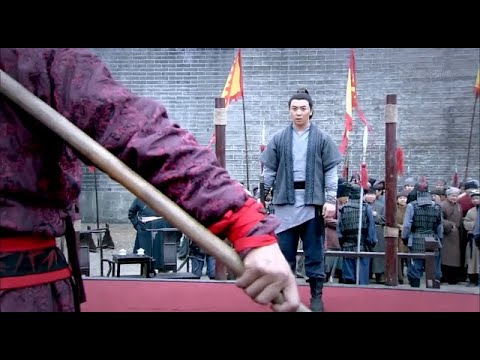 Видео: Мастер посмотрел на глупого мальчика свысока, но мальчик знал кунг-фу и вскоре победил мастера.