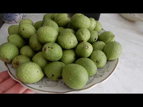 Видео: Не учу,а напоминаю. Зеленые грецкие орехи с медом.Настойка из зеленых орехов на водке.