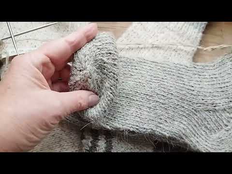 Видео: Вяжу носки солдату .