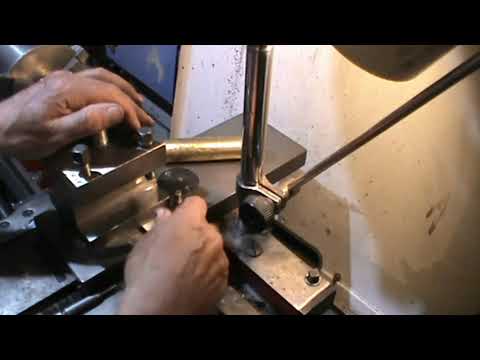 Видео: Установка резцедержателя по оси центров токарного станка