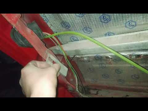 Видео: Ауди 100 с4 задняя дверь открыть и разобрать