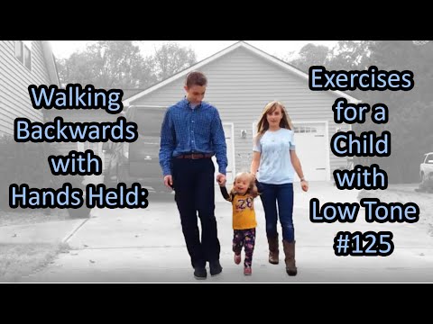 Видео: # 125 Ходьба назад с удерживаемыми руками: упражнения для ребенка с низким тонусом мышц