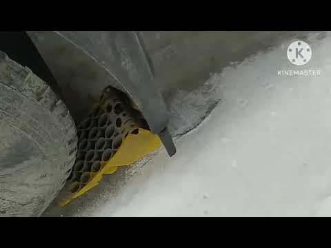 Видео: Фура.Тронуться с места зимой.Самый простой способ!!!