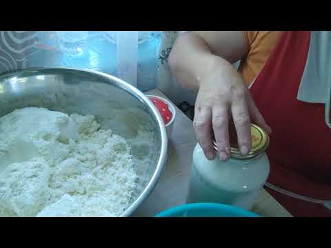 Видео: засолюю сир і закриваю сметану на зиму .