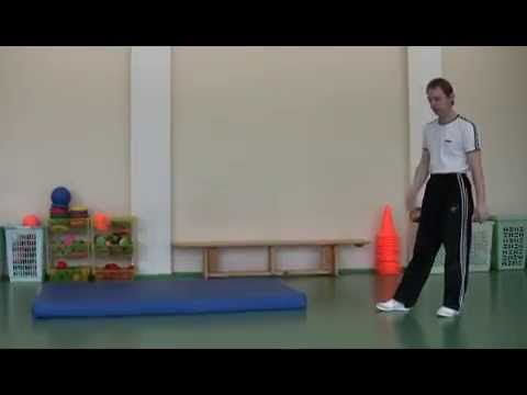 Видео: Перекат через плечо на твердой опоре