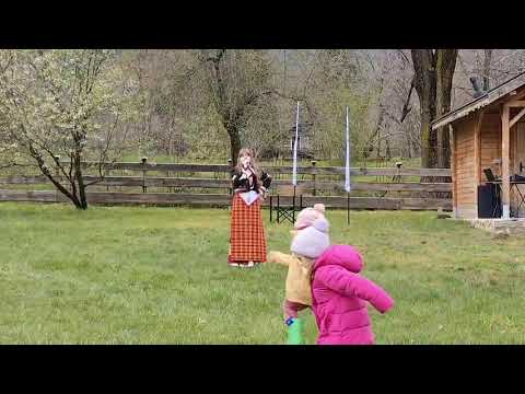 Видео: Мария Кабакова- "Индже през гора вървеше" - Rozino Organic Farm