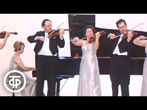 Видео: Дворжак "Мелодия". Играет Ансамбль скрипачей Большого театра СССР (1972)