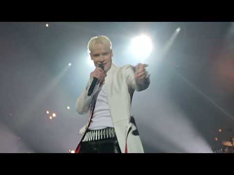 Видео: SHAMAN  Родная в новом кожаном плаще