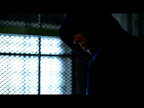 Видео: Уроки самообороны. Как базарить с гопниками.