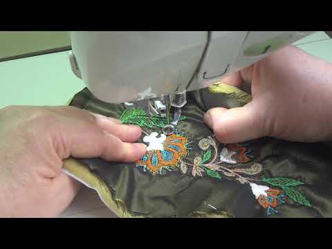 Видео: Боковая деталь сумочки , завершаем стежку цветка, последние штрихи.