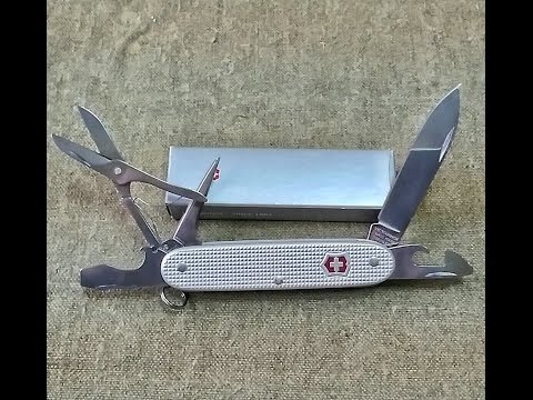 Видео: Обзор Victorinox Pioneer X