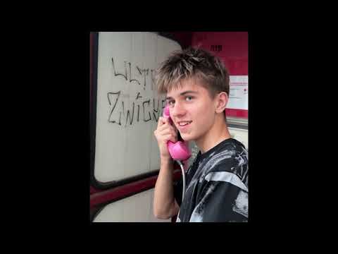 Видео: Секешфехервар, Венгрия. Вечерняя прогулка по ночному центру города, тишина и практически безлюдно.