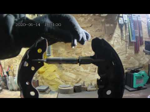 Видео: #Снять_барабан #Ниссан#Альмера#Задние Как свести задние тормозные колодки на Ниссан Альмера Классик.
