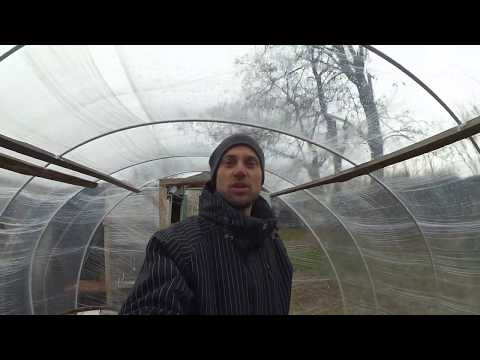 Видео: Теплица из стрейч пленки. Обновленная версия