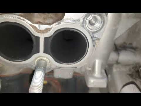 Видео: Снятие впускного коллектора Santa Fe CM2   2011г.
