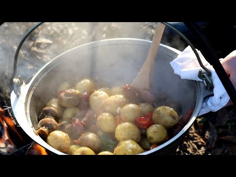 Видео: КАРТОШКА ПО-ОХОТНИЧЬИ в ЛЕСУ на КОСТРЕ. БЛЮДО с ОСОБЕННЫМ ВКУСОМ.