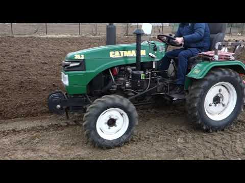 Видео: Китайский минитрактор и польский плуг вессенняя пахота сезон 2019