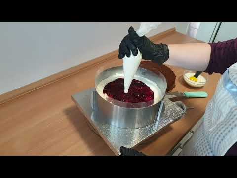 Видео: Как собрать торт в кольце.