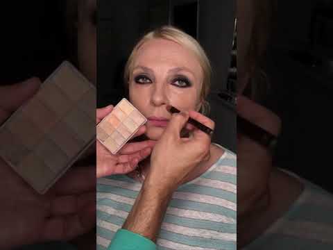 Видео: Макияж для девушек в очках