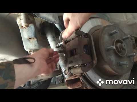 Видео: Замена задних тормозных колодок/Ниссан х-трейл т-31