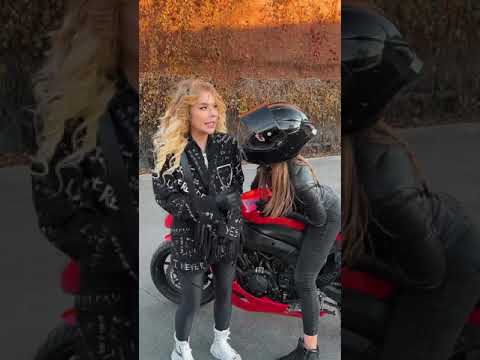 Видео: держись крепче, милая! #мотоТаня bike girl moto girl ride #motoTanya