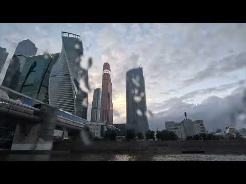 Видео: Прогулка на речном трамвайчике по Москва-реке.