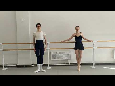 Видео: Battement frappe ( батман фраппе) в классическом танце. репертуар концертмейстера.
