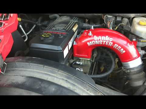 Видео: Установка воздухозаборника Banks Monster Ram на Dodge Ram 2500 5.9 Cummins 2006 года выпуска