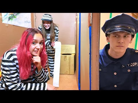 Видео: ПОБЕГ ИЗ КАРТОННОЙ ТЮРЬМЫ! Смогут ли ребята выбраться?