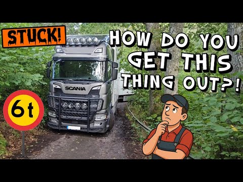 Видео: Один неверный поворот: грузовик проезжает по Малому мосту и застревает больше чем на месяц!