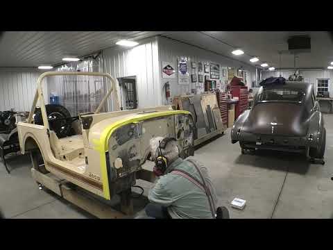 Видео: Восстановление брандмауэра, Jeep CJ7 1982 года