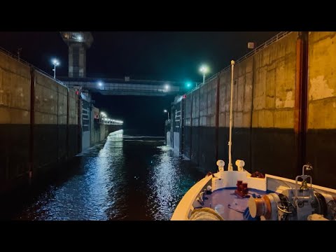 Видео: # 11 Проходим шлюз 😲 Чебоксарское водохранилище. Теплоход МСТИСЛАВ РОСТРОПОВИЧ