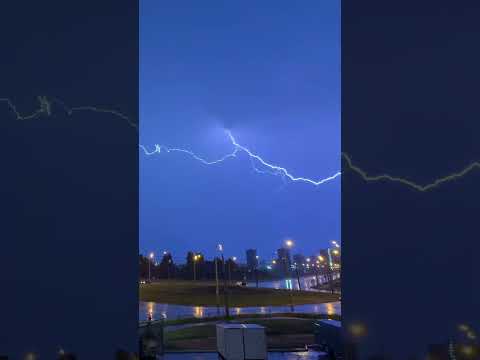 Видео: Молния 4 июля 2024