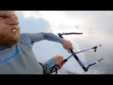 Видео: Самоспасение с порванным кайтом